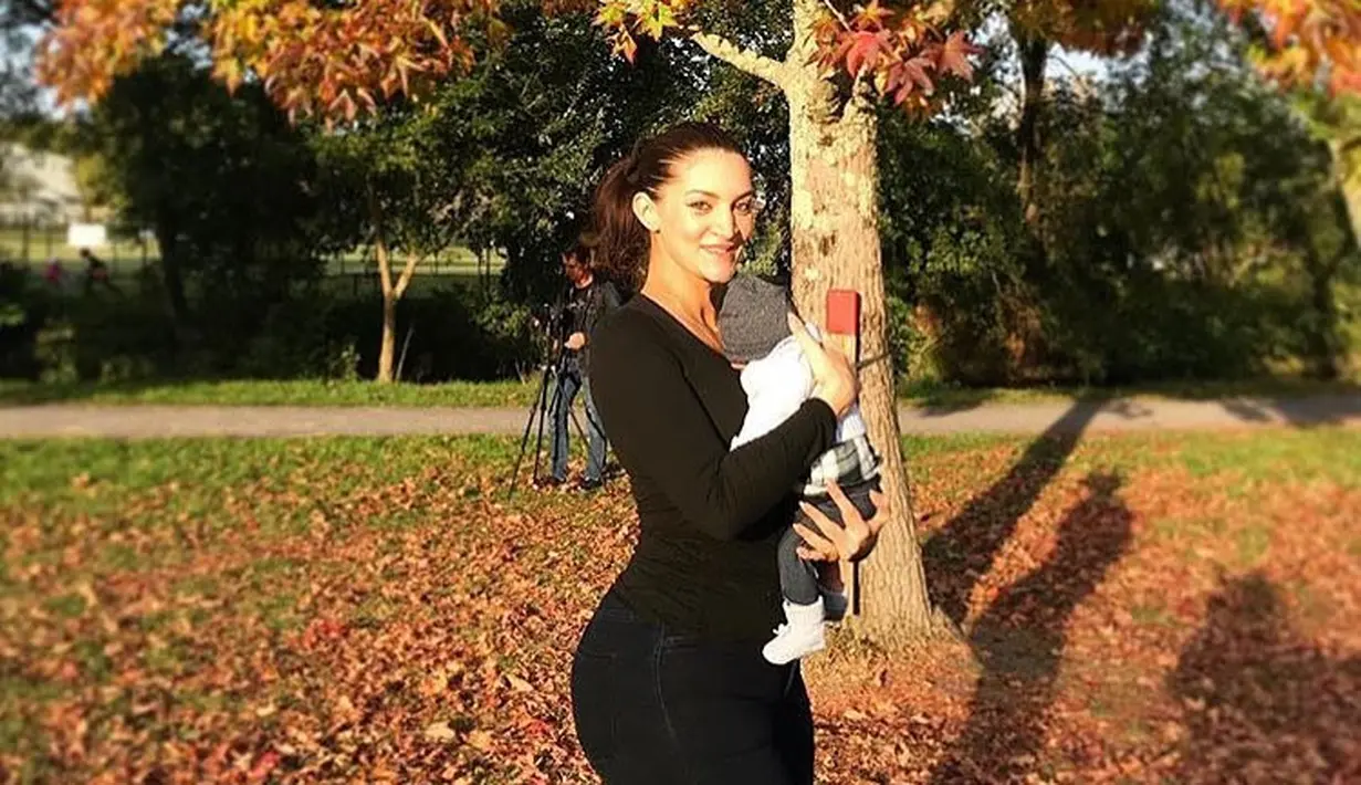 Lagu tersebut menceritakan tentang kisah "anak" Drake yang   diberi nama Adidon. (instagram/sophiebrussaux)