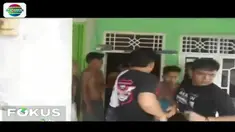 Aksi kejar-kejaran terjadi dan pelaku akhirnya ditangkap saat bersembunyi dibalik lemari ruang tamu rumah tetangganya.
