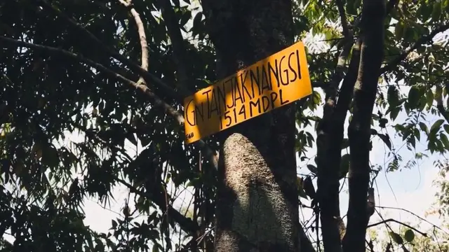 Gunung Tanjaknangsi di Tasikmalaya. (Dok: YouTube Andika Graha)
