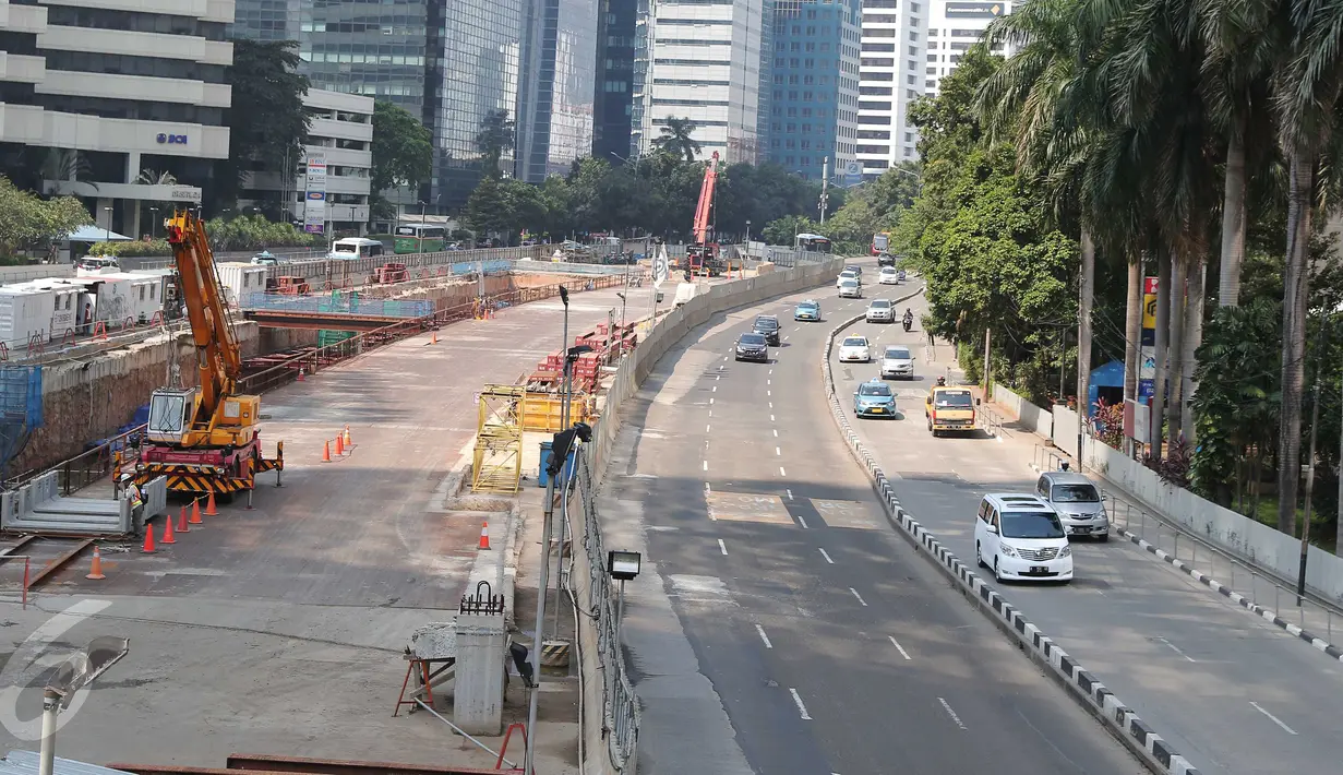 Suasana jalanan yang sepi kendaraan di Jakarta, Jumat (25/3). Menikmati libur panjang, Warga banyak yang menghabiskannya liburan ke luar kota Jakarta. (Liputan6.com/Angga Yuniar)
