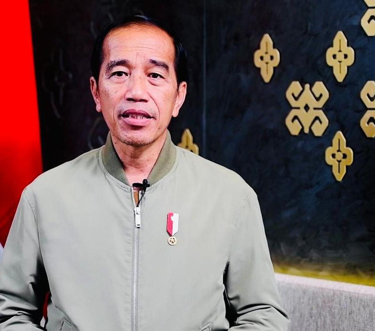 "Padahal ekonomi, 58 persen itu ada di Jawa, perputaran uang, perputaran ekonomi 58 persen ada di Jawa, yang pulau yang lain yang jumlahnya 17 ribu," kata Jokowi.<br>