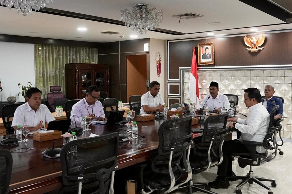 Mensos Gus Ipul Bersama Wamensos Agus Jabo saat memberikan arahan kepada para kepala Sekolah Rakyat