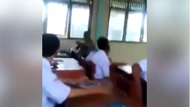[Bintang] Heboh Video Guru Pukul Murid, Netizen Ungkap Fakta Mengejutkan