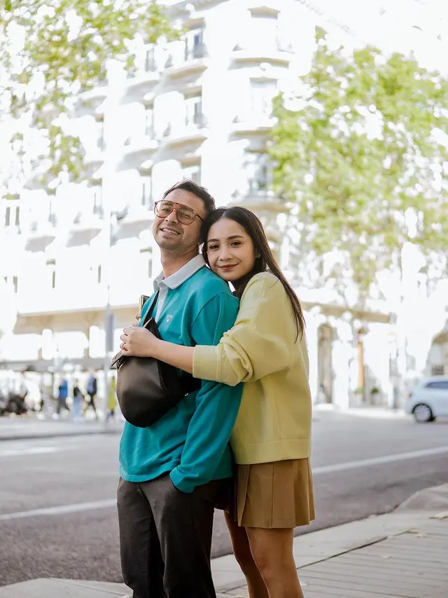 Adu Gaya Pasangan Sultan, Nagita Slavina-Raffi Ahmad dan Sandra Dewi-Harvei Moeis yang Lagi Liburan di Eropa