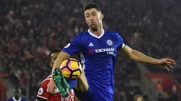 Aksi pemain Chelsea, Gary Cahill. (AFP/Glyn Kirk)