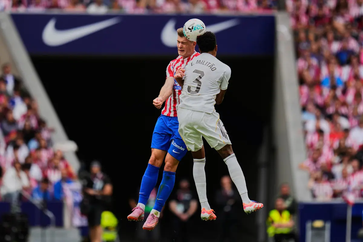 Duel Alexander Sorloth dan Eder Militao
