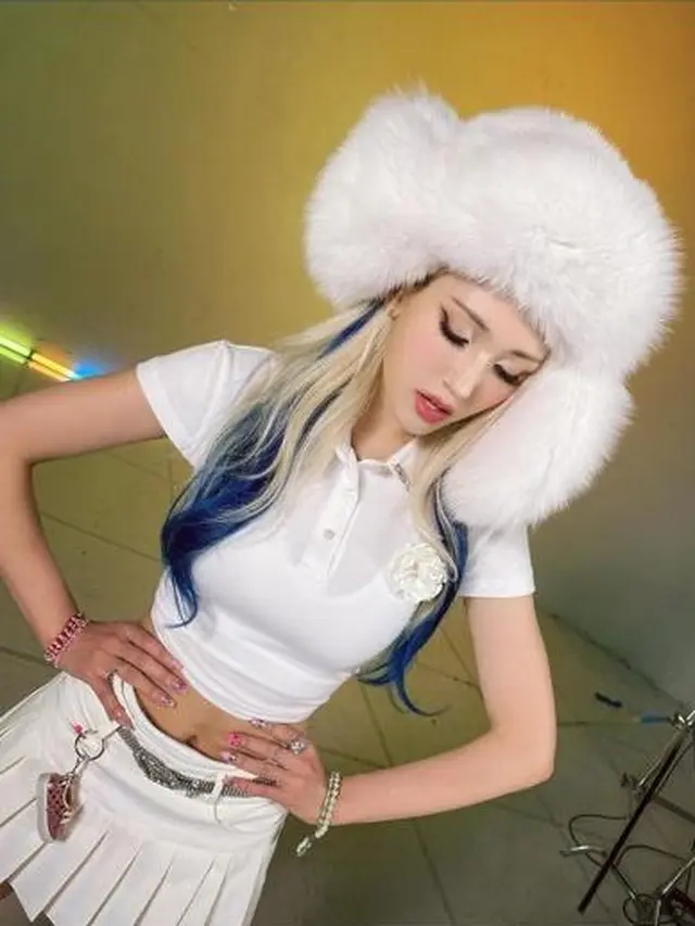 Beda Gaya 8 Idol KPop Pakai Topi Bulu yang Kembali Tren, Jennie BLACKPINK-Yeji ITZY