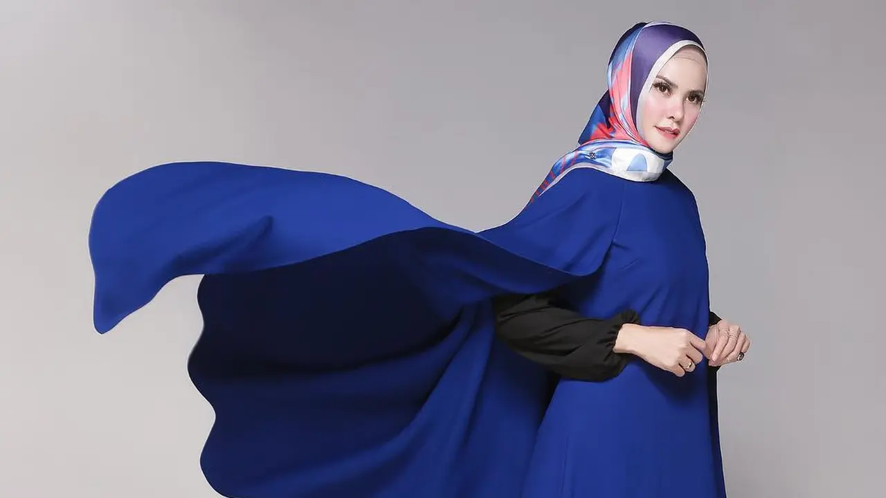 [Bintang] Rumor Talak Cerai Vicky Prasetyo, Lihat Cerahnya Angel Lelga dengan Busana Muslim yang Vibrant