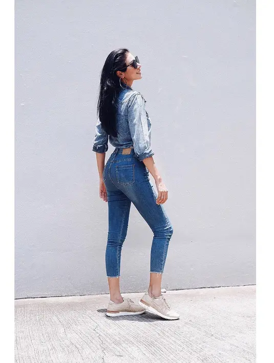 Terkait soal penampilannya yang selalu modis, Faye Malisorn membuat hati Ivan Gunawan tertarik kepadanya. Diakui Ivan, dirinya mulai tertarik dengan Faye sejak pertama melihat fotonya di media sosial Instagram. (Instagram/faye_malisorn)