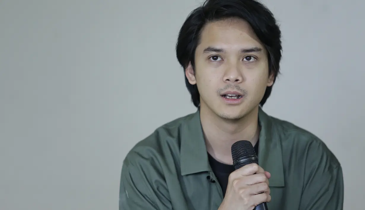 Baskara Mahendra saat di kantor Fimela.com, di Gondangdia, Jakarta Pusat, Kamis (16/1/2020). (Adrian Putra/Fimela.com)