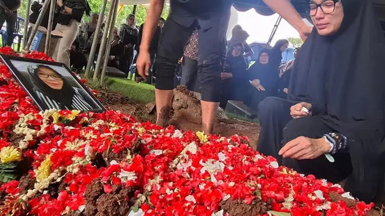 Andhika Pratama Kenang Almarhumah Ibunda Ussy Sulistiawaty, Hormat dan Anggap Seperti Ibu Sendiri