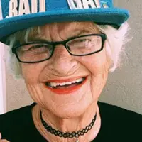 Kaos mereka kenakan gak nahan! 