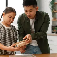 labeling pada anak—baik dalam bentuk negatif maupun positif—dapat menciptakan efek psikologis yang dikenal sebagai self-fulfilling prophecy. (foto/dok: freepik)