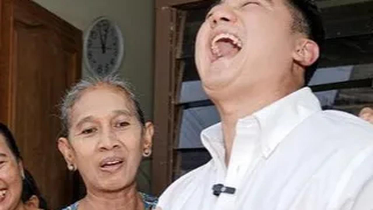 "Cocok sekali datang kesini dgn chef Arnold krn byk masukkan dan diskusi seputar pengembangan usaha lontong," ujarnya.