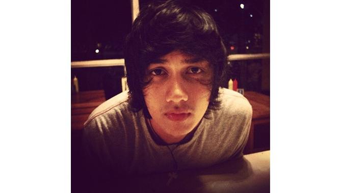 6 Foto Jadul Caesar Hito, Gaya Rambutnya Curi Perhatian (sumber: Instagram.com/hitocaesar)