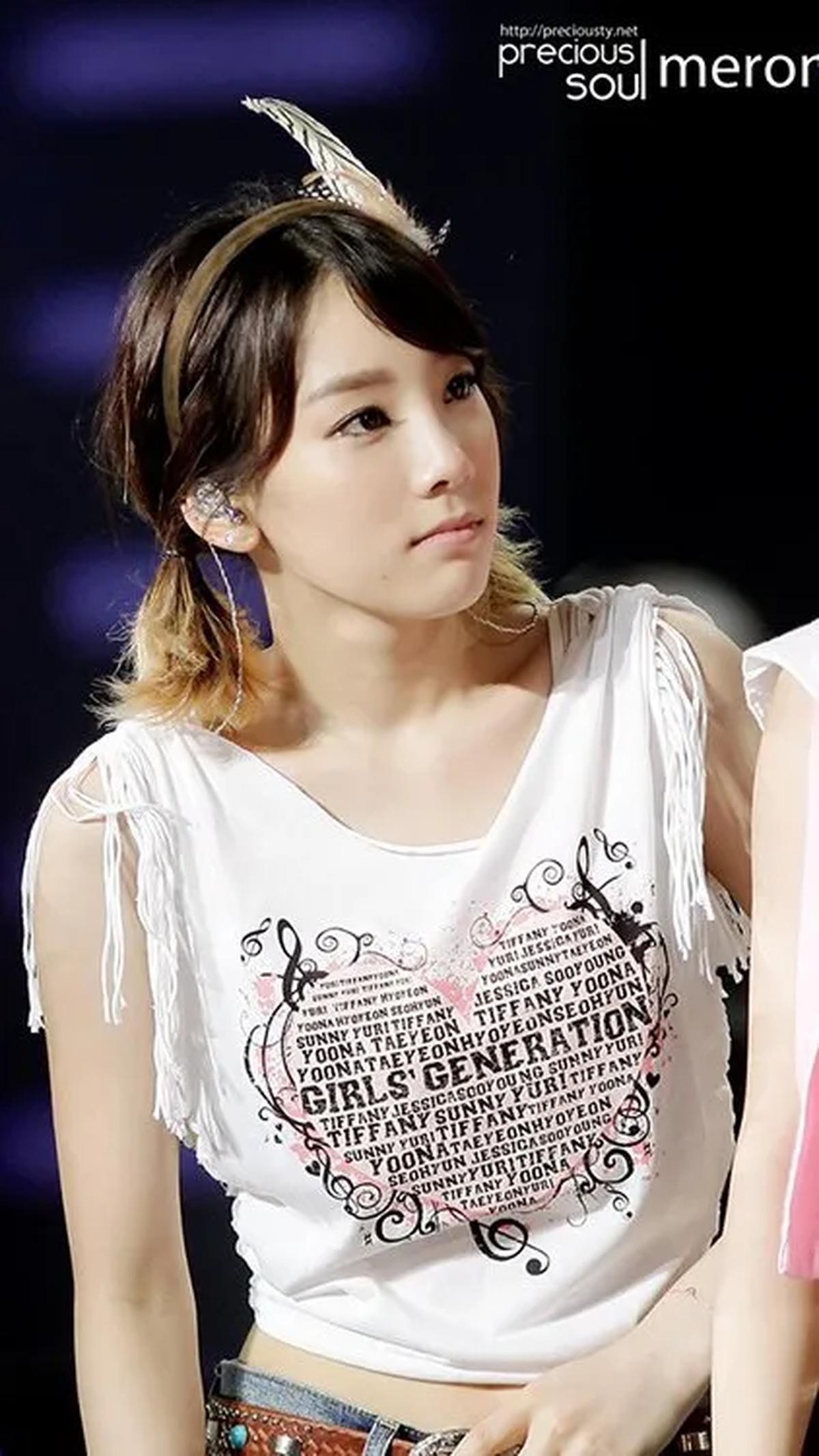 Di balik penampilan vokalnya yang memukau, satu hal yang tetap tak berubah dari Taeyeon adalah tubuh mungilnya yang kerap membuat penggemar menyebutnya sebagai "peri."