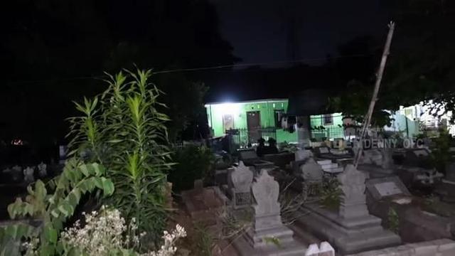 Pilih Bangun Rumah di Tengah Area Kuburan, Alasan Wanita Ini Tak Terduga