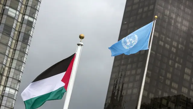 Detik-detik Pengibaran Bendera Palestina di Markas PBB New York**