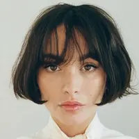 Micro bangs with see through bangs. (foto: Pinterest/@The Right Hairstyles).