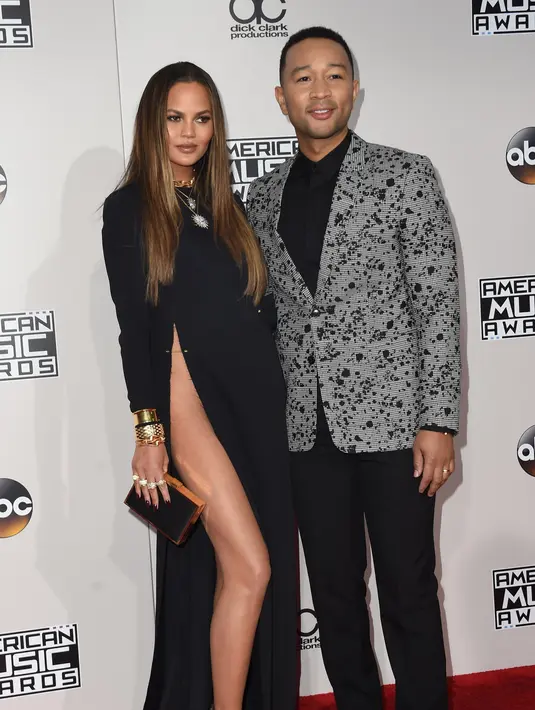 Di tengah masalah yang menimpa Kanye West dan Kim Kardashian, Legend dan istrinya memberikan dukungan agar keadaan semakin membaik. (AFP/Bintang.com)