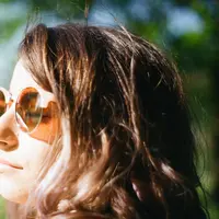 Paparan sinar UVB bisa merusak kulit jika tidak diberi perlindungan dengan sunscreen. (unsplash.com/@fwed)