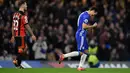 Penyerang Chelsea, Pedro melakukan selebrasi usai mencetak gol keduanya ke gawang Bournemouth pada pertandingan Liga Inggris di Stamford Bridge, London, (26/12). Chelsea menang atas Bournemouth dengan skro 3-0. (Reuters/Tony O'Brien)