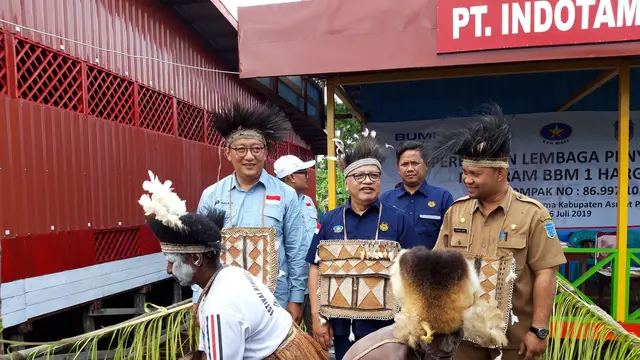 Warga Distrik Sawa Erma dapat BBM satu harga.