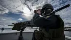 Penembak senapan mesin di kapal HMS Trosso (A264) saat latihan ranjau angkatan laut Northern Coasts 21 di luar Vastervik, Swedia, 21 September 2021. Latihan angkatan laut Northern Coasts 21 melibatkan sekitar 2.000 orang dan sekitar 30 kapal dari 13 negara. (JOHAN NILSSON/TT NEWS AGENCY/AFP)