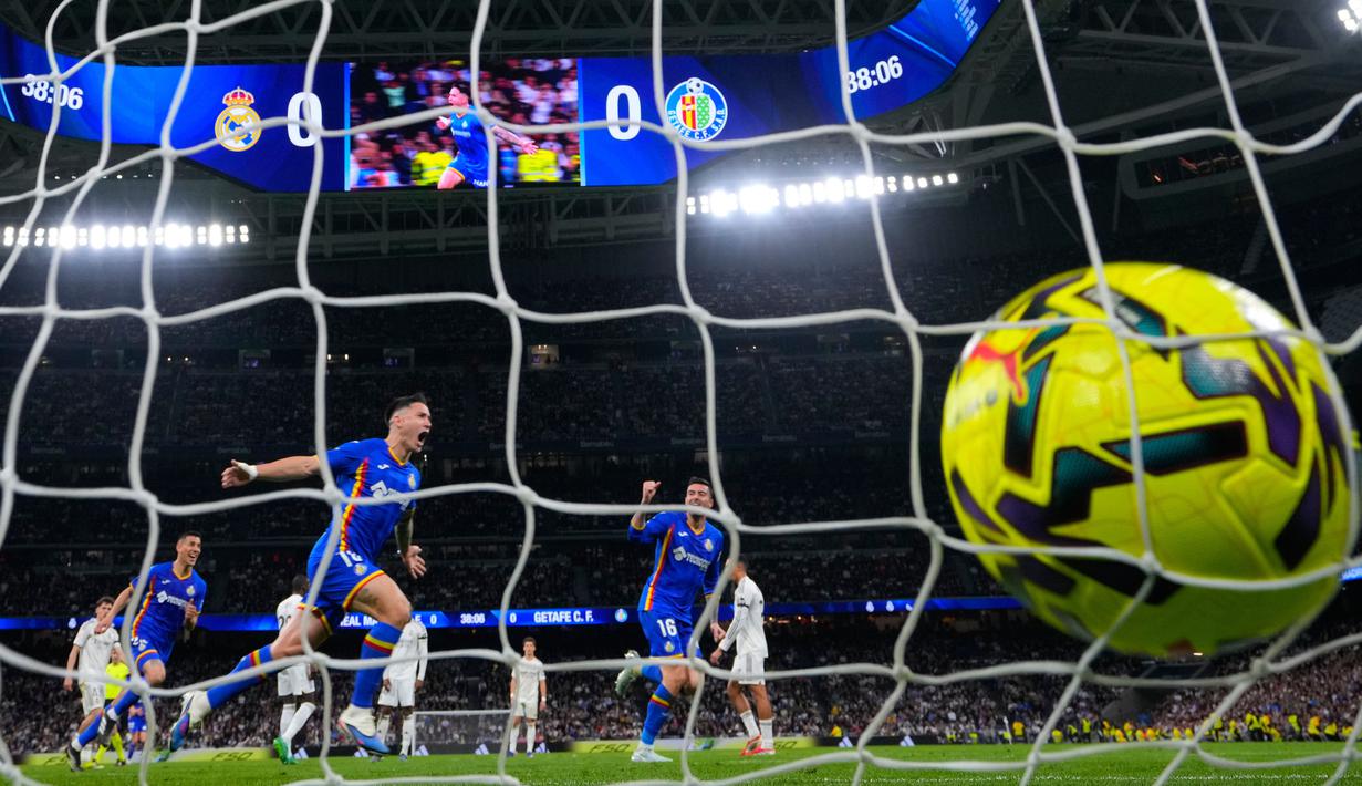 Gol tersebut menjadi satu-satunya dalam laga tersebut. Tuan rumah Real Madrid tak mampu membalas untuk menyamakan skor hingga wasit meniup peluit tanda berakhirnya pertandingan. (AP Photo/Manu Fernandez)