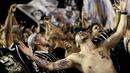 Suporter Corinthians merayakan gelar juara Brazil Serie A setelah pertandingan melawan Vasco, di Rio de Janeiro, (19/11/2015). (Reuters/Ueslei Marcelino)