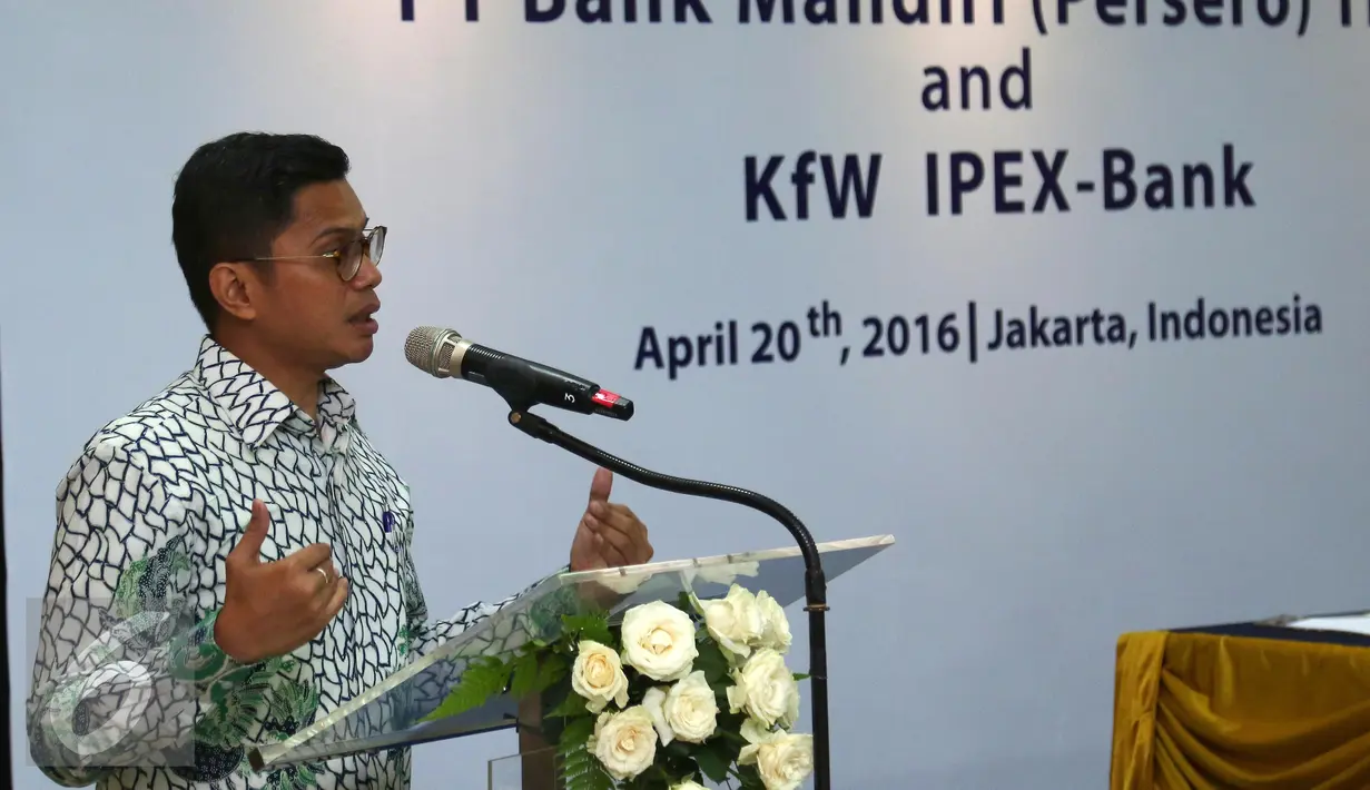 Direktur Finance & Treasury Bank Mandiri, Pahala N Mansury memberikan sambutan saat MoU Signing Ceremony antara Bank Mandiri dengan KfW IPEX-Bank, Jakarta, Rabu (20/4). (Liputan6.com/Angga Yuniar)