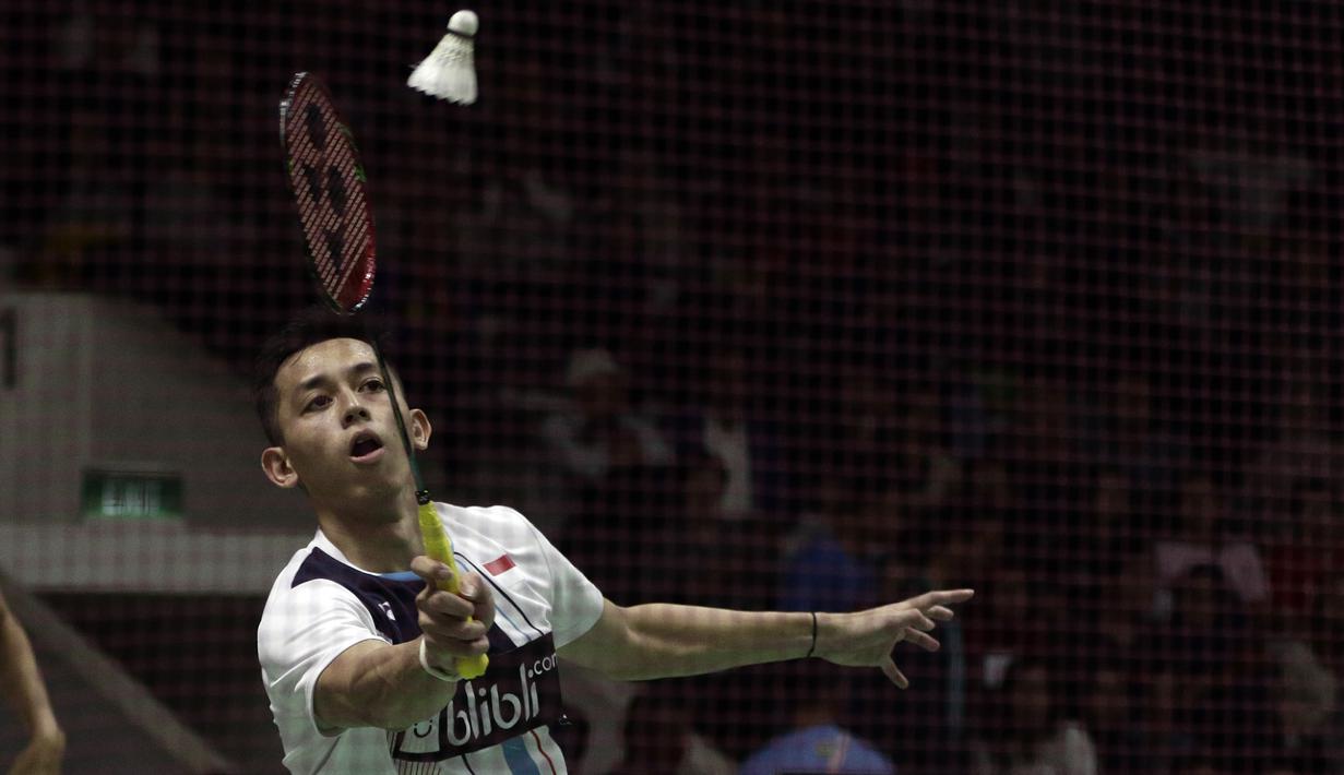 Ganda Putra Indonesia, Fajar Alfian/Muhammad Rian, saat menghadapi ganda China, Xuan Yi Ou/Zhang Nan, pada laga Indonesia Masters 2020 di Istora, Jakarta, Kamis (16/1). Fajar/Rian unggul 21-10, 12-21 dan 21-19. (Bola.com/Yoppy Renato)