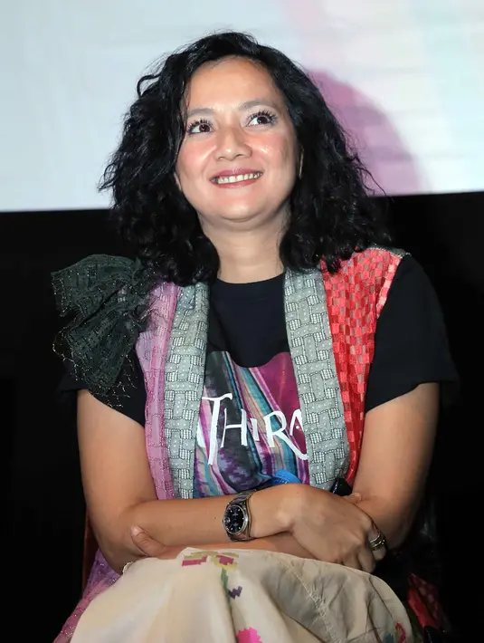 "Pengalaman pasti banyak ilmu yang saya dapatkan dari film luar biasa. Berperan di Athirah ini butuh kesabaran super duper, karena sebagai wanita memang harus kuat menghadapi semua cobaan yang ada," ungkap Cut Mini. (Deki Prayoga/Bintang.com)