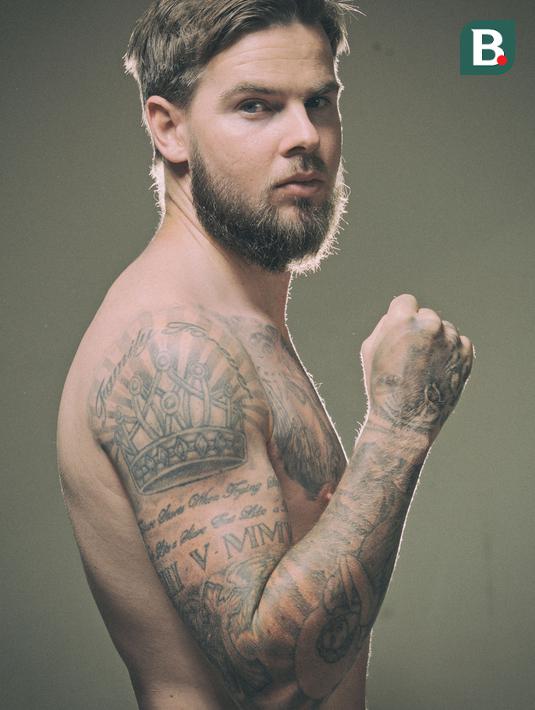 Danny Guthrie pesepakbola asal Inggris  yang pernah membela Liverpool dan Newcastle United dalam sesi foto bersama Bola.com, Sabtu (24/2/2018). Kini Danny Guthrie resmi menjadi pemain Mitra Kukar.  (Bola.com/Peksi Cahyo)