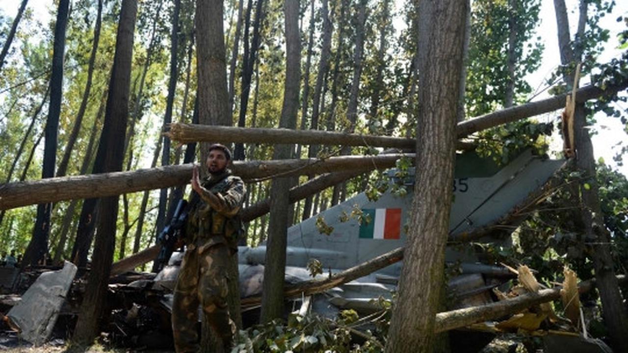 Gagal manuver, jet MiG-21 militer India jatuh