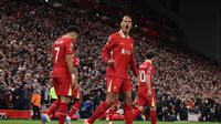 Kapten dan bek Liverpool, Virgil van Dijk, dalam pertandingan melawan Everton di Anfield, Kamis dini hari WIB (3-4-2025). (Bola.com/liverpoolfc.com)