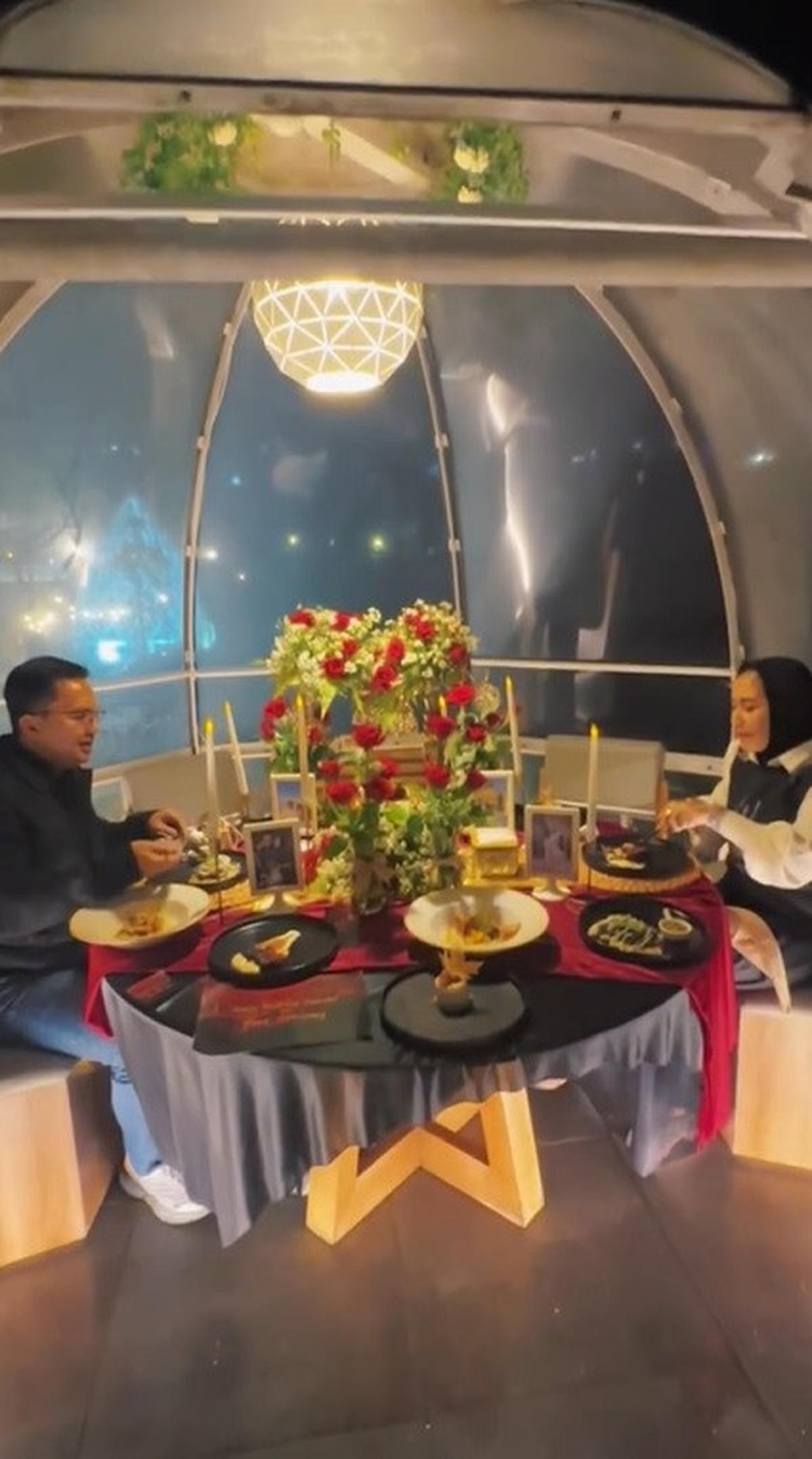 8 Potret Kejutan Ulang Tahun Sahrul Gunawan ke-49 dari sang Istri, Sweet Pakai Banget
