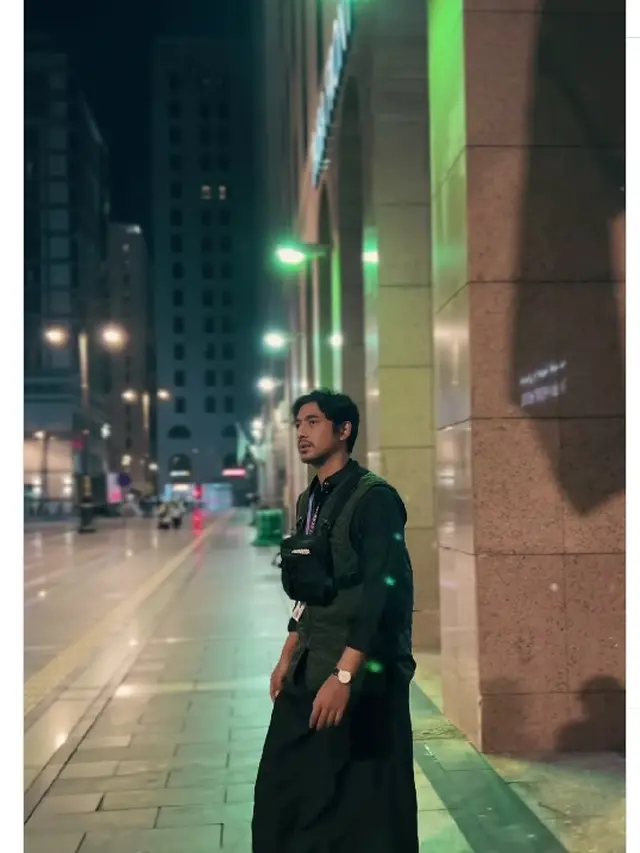Arya Saloka Umrah Sendirian
