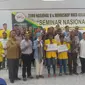 Pemberian beasiswa sebagai bagian dari program MIND ID Untuk Papua.