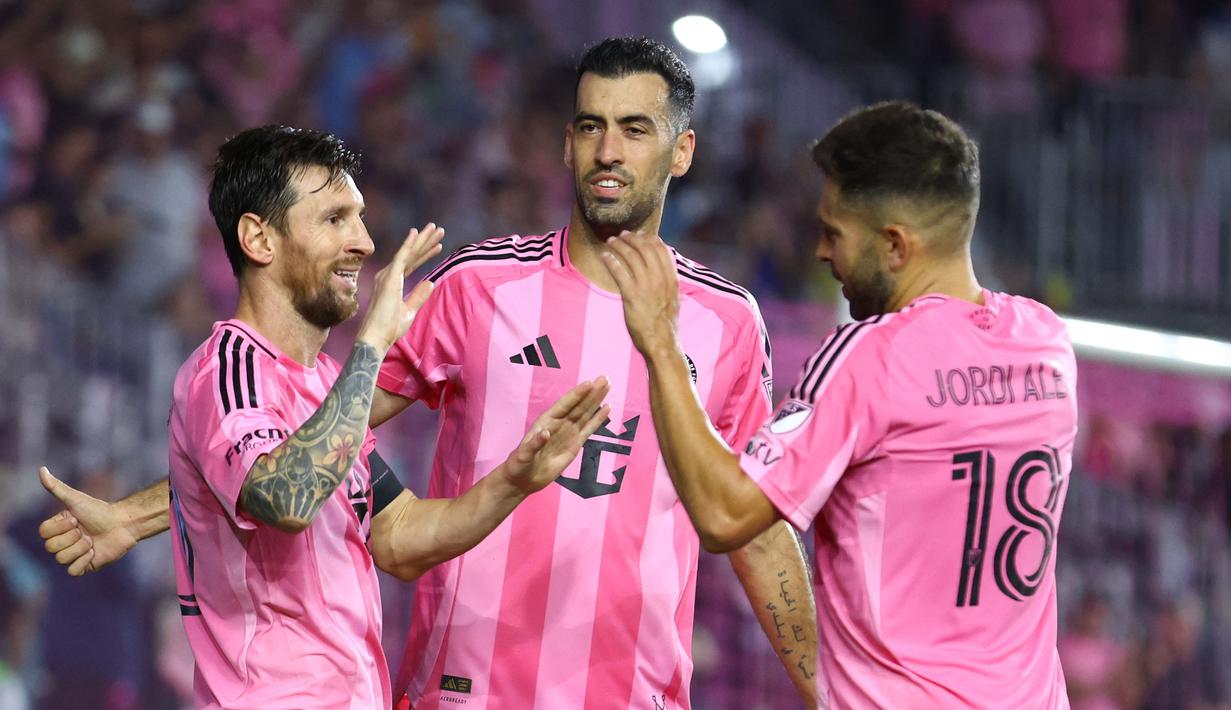 Pria berkebangsaan Spanyol itu memberikan ungkapan terima kasih kepada mantan klubnya, Barcelona dan Timnas Spanyol. Ia mengaku terhormat tak akan melupakan momen tersebut. (AFP/Megan Briggs)