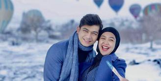 Tengah berlibur ke Turki bersama sang suami, Teuku Ryan, Ria Ricis akhirnya  go public umumkan dirinya tengah hamil anak pertama.  (Instagram/riaricis1795).