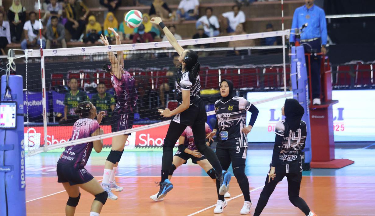 Kemenangan ini merupakan yang kedua kalinya dalam empat laga yang sudah dijalani. Kemenangan pertama didapat atas tim yang sama di putaran pertama final four, pekan lalu. Dua laga lainnya kalah atas Bank Jatim dan Petrokimia Gresik Pupuk Indonesia. (Dok. PBVSI)