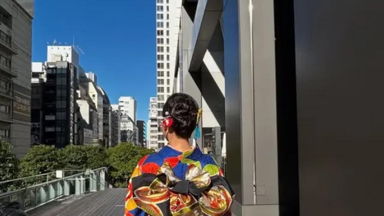 Gaya Haruka Nakagawa Dibalut Kimono saat Pulang Kampung.  [@haruuuu_chan]