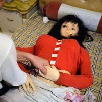 Kehilangan seseorang yang dicintai dapat menghancurkan seseorang, seperti kakek Zhang. (Foto: mirror.co.uk)