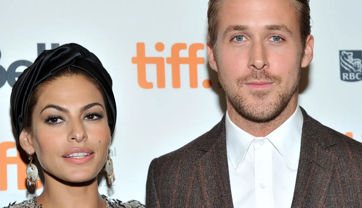 Eva Mendes dan Ryan Gosling menyembunyikan kehamilan saat ingin memberikan adik kembar untuk anak pertamanya, Esmeralda. (SONIA RECCHIA / GETTY IMAGES NORTH AMERICA / AFP)