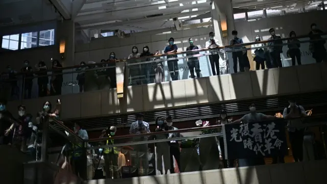 Para pendukung demonstran di Hong Kong berkumpul untuk menggelar aksi pada 29 April.