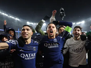 Para pemain Paris Saint-Germain (PSG) merayakan kemenangan mereka pada akhir matchday 7 League Phase Liga Champions 2024/2025 melawan Manchester City di Stadion Parc des Princes, Paris pada Rabu 22 Januari 2025 waktu setempat atau Kamis (23/1/2025) dini hari WIB. (Franck FIFE/AFP)