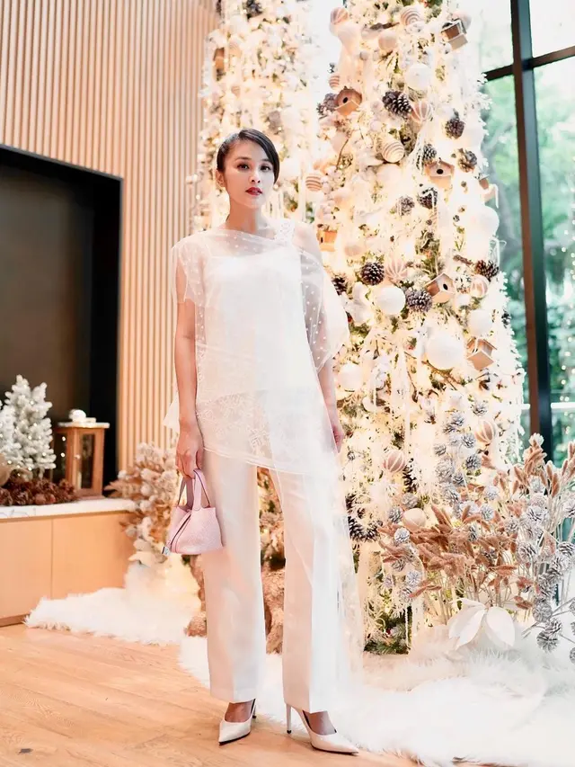 8 Gaya Artis Sambut Hari Natal 2022, Gisella Anastasia hingga Anneth Delicia