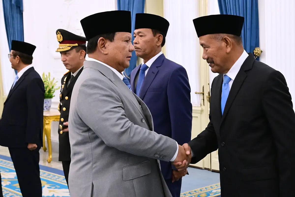 Presiden Prabowo Subianto resmi melantik Jenderal (Purn) Pol Badrodin Haiti sebagai anggota Komisi Percepatan Reformasi Polri di Istana Merdeka.