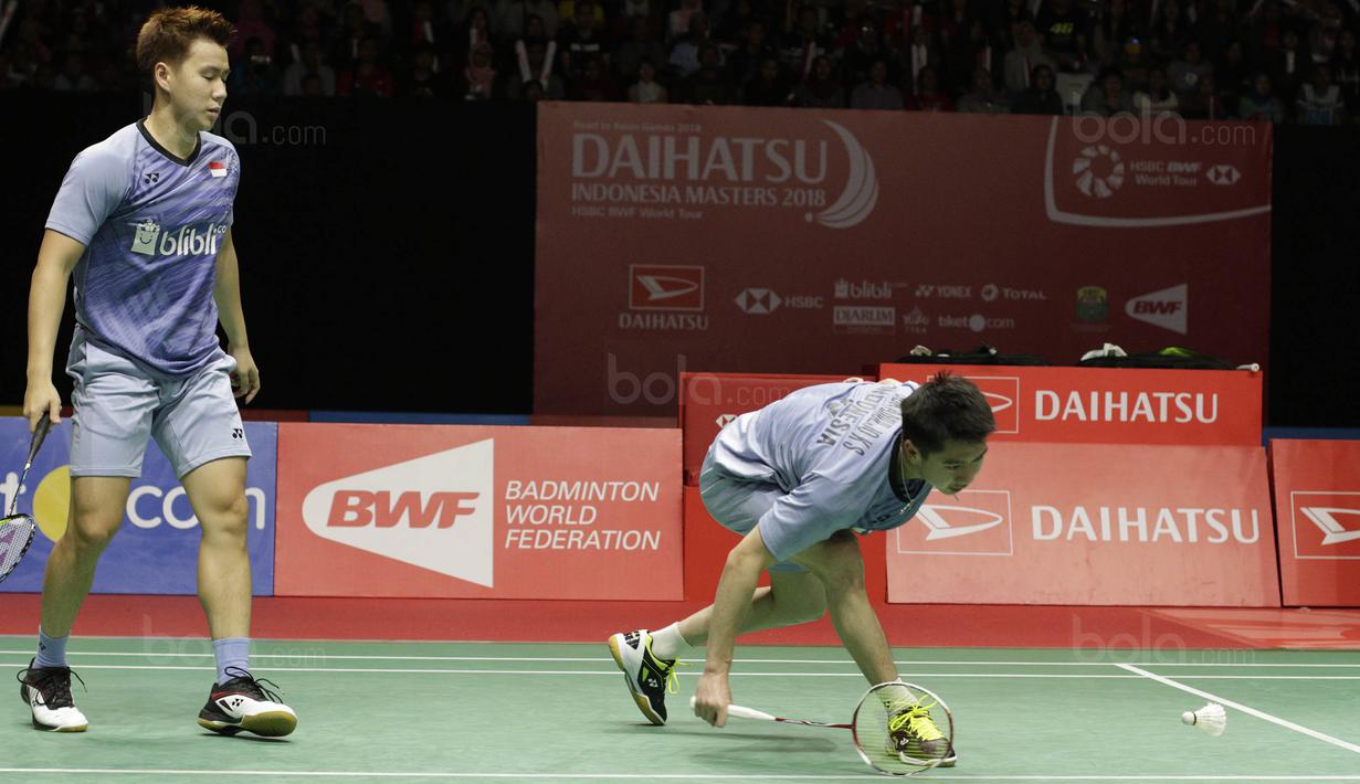 Ganda putra Indonesia, Kevin Sanjaya/Marcus Gideon, saat melawan wakil India, Satwiksairaj Rankireddy/Chirag Shetty pada laga Indonesia Masters 2018 di Istora Senayan, Sabtu (27/1/2018). Kevin /Marcus menang 21-14, 21-11. (Bola.com/M Iqbal Ichsan)